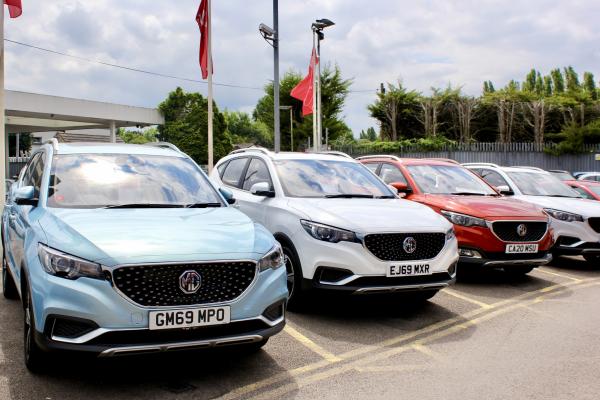 MG introduces new longer range MG5 EV MG Pilot Advanced Driver Assistance now added MG5 EV is a fully electric C-segment SW New long-range model extends EV range to 250 miles Long Range model from £26,495 on-the-road (after OZEV grant) MG5 EV has the highest range per £ of MSRP of any EV currently on sale in the UK 80% rapid charge in just 61 minutes Huge load capacity, designed with fleet buyers and SMEs in mind Covered by MG’s famous seven-year warranty MG has a range of three plug-in cars suitable for ev